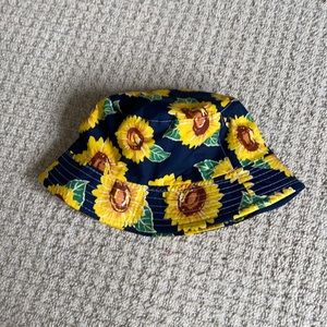 bucket hat